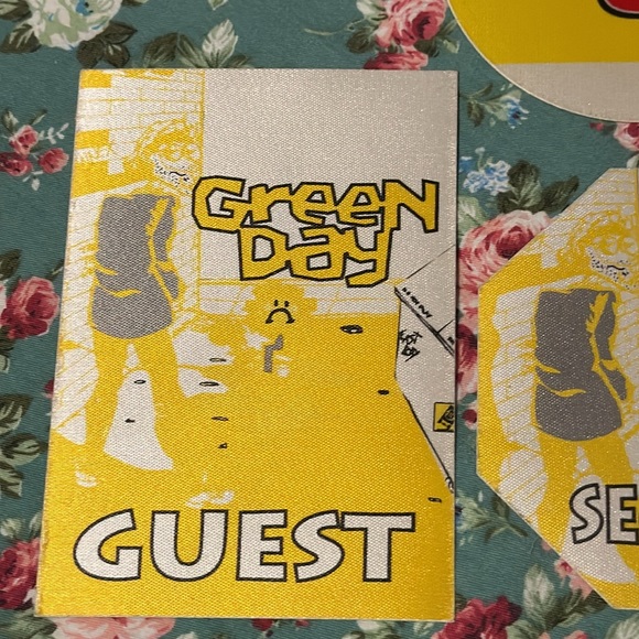 GREEN DAY! Concert patches/passes/stickers. The yellow lot of 4. Dookie 💩 guest - Picture 5 of 9